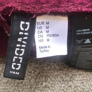 H&M Skirts - H&M H & M DIVIDED MAROON SKATER SKIRT SIZE MEDIUM H&M Skirts - H&M H & M DIVIDED MAROON SKATER SKIRT SIZE MEDIUM